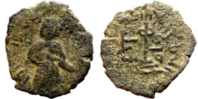 al-Malik ibn Marwan (687-705) Follis. Obverse: Imperial figure. Reverse: Modified cross potent set on steps