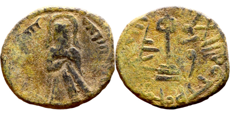 al-Malik ibn Marwan (687-705) Follis. Obverse: Imperial figure. Reverse: Modifie...