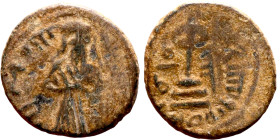 al-Malik ibn Marwan (687-705) Follis. Obverse: Imperial figure. Reverse: Modified cross potent set on steps