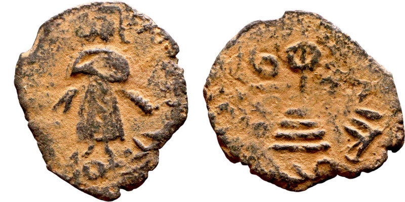 al-Malik ibn Marwan (687-705) Follis. Obverse: Imperial figure. Reverse: Modifie...
