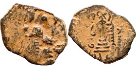 al-Malik ibn Marwan (687-705) Follis. Obverse: Imperial figure. Reverse: Modified cross potent set on steps