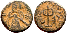 al-Malik ibn Marwan (687-705) Follis. Obverse: Imperial figure. Reverse: Modified cross potent set on steps