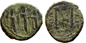 Heraclius, Martina and Heraclius Constantine (610-641) Follis Obverse: From left, Martina, Heraclius, heraclius Constantine Reverse: Large M, ANNO,