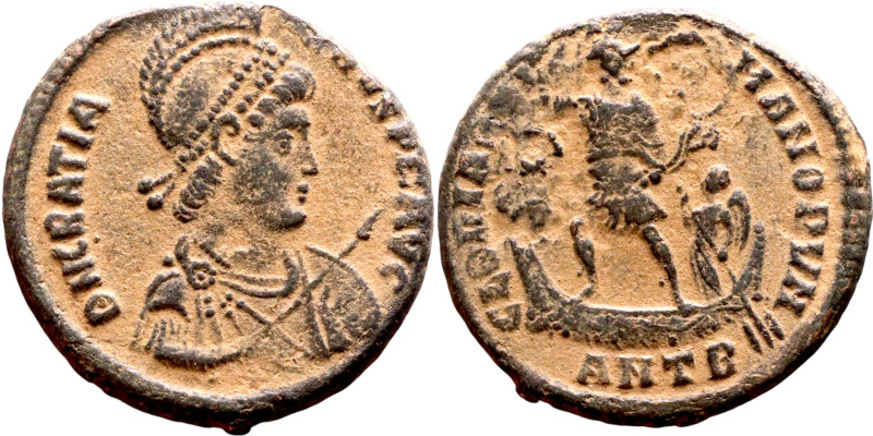 Gratianus (375-383 AD). Follis. Obv.: D N GRATIANVS P F AVG. Diademed, helmeted,...