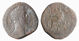 COMMODO (177-192) SESTERZIO gr.21,0 - D/Testa laureata a d. R/Commodo seduto a s. sulla sedia curule, tiene in mano un globo e un rotolo; la Vittoria ...