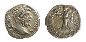 SETTIMIO SEVERO (193-211) DENARIO - D/Testa laureata a d. R/La Vittoria andante a s. con coroncina - - Ar - C. 658 BB