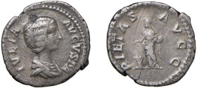 GIULIA DOMNA (†217) Moglie di Settimio Severo - DENARIO - D/Busto drappeggiato d. IVLIA AVGVSTA R/La Pietas velata a s. che tiene in mano una scatola ...