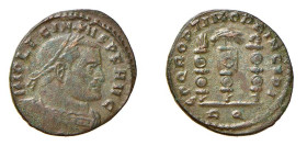 LICINIO I (308-324) FOLLIS - Zecca Roma - D/Busto corazzato e laureato a d. R/Tre insegne con l'aquila su quella centrale. Esergo: R Q - Mi - RIC 349 ...