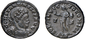 COSTANTINO I (306-337) FOLLIS 313-5 - Zecca Treviri - D/Busto a d. laureato e corrazzato CONSTATINVS AVG R/Il Sole stante a s. con la mano d. alzata c...