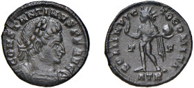 COSTANTINO I (306-337) FOLLIS 316 - Zecca Treviri - D/Busto a d. laureato e corrazzato CONSTATINVS PF AVG R/Il Sole stante a s. con la mano d. alzata ...