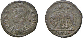 COSTANTINOPOLI - COMMEMORATIVE (330-340 a.C.) AE 19 - Zecca Thessalonica - D/Testa elmata di Roma a s. VRBS ROMA R/Lupa in piedi a s. rivolta indietro...