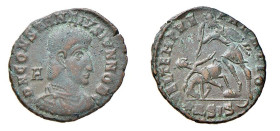 COSTANZO GALLO (351-354) FOLLIS - Zecca Siscia - D/Busto drappeggiato e corazzato a d. dietro la testa la lettera H R/Un soldato a s. trafigge un nemi...