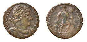 VALENTE (364-378) CENTENIONALE - Zecca Antiochia - D/Busto diademato, drappeggiato e corazzato a d. R/L'Imperatore avanza a destra, tenendo il labarum...