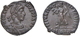 GRAZIANO (367-383) AE3 375-78 - Zecca Roma - D/Busto a d. drappeggiato e corrazzato con diadema di perle DN GRATIANVS PF AVG R/La Vittoria andante a s...