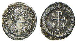 GIUSTINIANO I (527-565) MEZZA SILIQUA gr.0,84 - Zecca Ravenna - D/Busto a d. diademato e ornato da globi DN IVSTINI ANVSPP R/Entro corona Cristogramma...