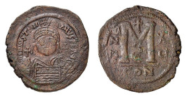 GIUSTINIANO I (527-565) FOLLIS gr.22,4 - - D/Busto frontale corazzato con globo crucigero nella mano d. DNIVSTINI ANVSPPAVG R/Nel campo grande M , sop...