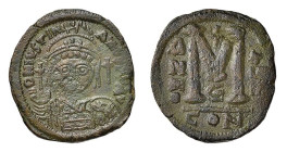 GIUSTINIANO I (527-565) FOLLIS gr.19,9 - - D/Busto frontale corazzato con globo crucigero nella mano d. DNIVSTINI ANVSPPAVG R/Nel campo grande M , sop...