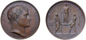 NAPOLEONE I (1804) MEDAGLIA AE - Ø mm.39,8 - D/Testa laureata a d. NAPOLEON EMPEREUR Sotto DENON DIR = ANDRIEU F. R/Un senatore romano e un soldato po...