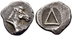 Corinthia, Corinth. Diobol circa 450, AR 0.69 g. Head of Pegasus r. Rev. Large Δ, all within partially incuse square. Rosen 228. BCD Korinth 35 .
Ver...