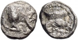 Paphos, Uncertain king, 525 – 480. 1/24 siglos circa 525-480, AR 0.37 g. Forepart of man-faced bull crouching r. Rev. Astragalos. Traité II –. BMC –, ...