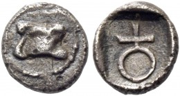 Salamis, Evelthon, 525 – 500. 1/24 siglos circa 525-500, AR 0.38 g. Astragalus. Rev. Ankh within incuse square. Traité II –. BMC –, for reverse type, ...