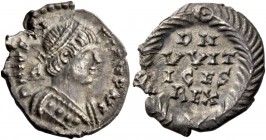 Witigis, 536 – 540. Pseudo-Imperial Coinage. In the name of Justinian I, 527-565. Half siliqua, Ravenna 536-540, AR 1.49 g. DN IVSTINI – ANVS PΓ AVC (...