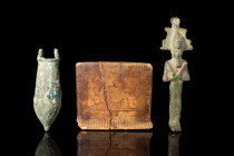 COLLECTION OF EGYPTIAN AMULETS AND FIGURINE
