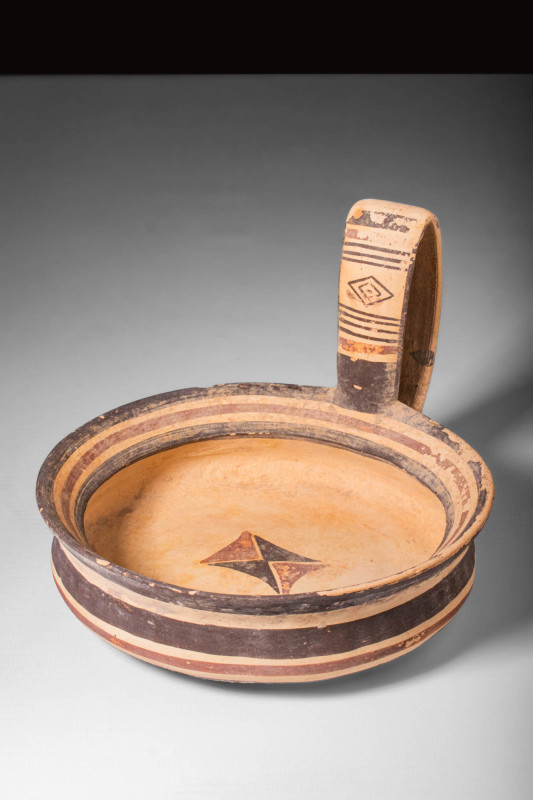 DAUNIAN BICHROME KYATHOS WITH GEOMETRIC DECORATION

Ca. 600 - 400 BC. A bichro...