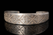 VIKING SILVER BRACELET WITH GEOMETRIC DECORATION