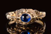 RENAISSANCE SILVER GILT RING WITH FLOWER SHAPE BEZEL AND SAPPHIRE CABOCHON