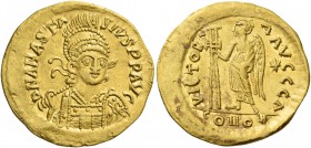 Anastasius, 11 April 491 – 1 July 518. Solidus 491-498, AV 4.43 g. Helmeted, pearl-diademed and cuirassed bust three-quarters facing, holding spear an...