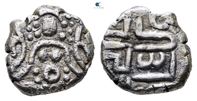 India. Ajaya Deva circa AD 1110-1125. 
Drachm AR

16 mm, 4,00 g



Very F...