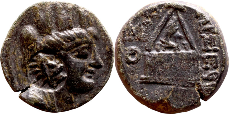 Cilicia: Tarsus (164 BC -27 BC) bronze coin. Obv: Bust of Tyche. Rev: andan stan...