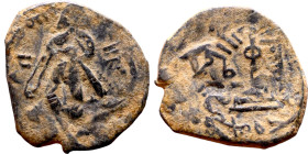 al-Malik ibn Marwan (687-705) Follis. Obverse: Imperial figure. Reverse: Modified cross potent set on steps