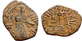 al-Malik ibn Marwan (687-705) Follis. Obverse: Imperial figure. Reverse: Modified cross potent set on steps