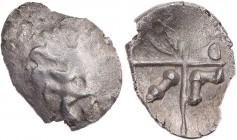 GERMANIEN VINDELIKER
 AR-Quinar, Typ Schönaich II 1. Jh. v. Chr. Vs.: stilisierter Kopf n. r., Rs.: Kreuz, in den Winkeln zwei Kugeln, "Mandel", 2-Pu...