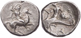 KALABRIEN TARENT
 AR-Didrachme/Nomos 334-330 v. Chr. Vs.: nackter Ephebe reitet mit Rundschild und zwei Speeren n. r. und erhebt Lanze zum Stoß, Rs.:...