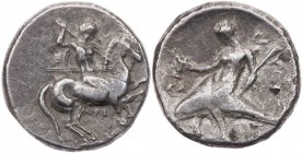 KALABRIEN TARENT
 AR-Didrachme/Nomos 334-330 v. Chr. Vs.: nackter Ephebe reitet mit Rundschild und zwei Speeren n. r. und erhebt Lanze zum Stoß, unte...