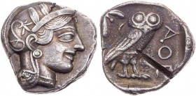 ATTIKA ATHEN
 AR-Tetradrachme um 430-412 v. Chr. Vs.: Kopf der Athena mit Helm und Lorbeer n. r., Rs.: Eule steht n. r., Kopf v. v., links oben Ölzwe...