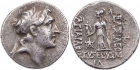 KAPPADOKIEN, KÖNIGREICH
Ariarathes IV. Eusebes, 220-163 v. Chr. AR-Drachme 188/187 v. Chr. (= Jahr 33) Vs.: Kopf mit Diadem n. r., Rs.: Athena nikeph...