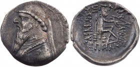 PARTHER, KÖNIGREICH DER ARSAKIDEN
Mithradates II., 123-88 v. Chr. AR-Drachme Ekbatana Vs.: Büste in Ornat mit Diadem und Hippokampen-Halsreif n. l., ...
