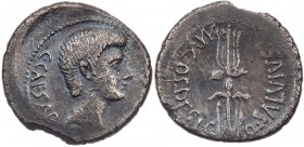 IMPERATORISCHE PRÄGUNGEN
Q. Salvius für Octavianus AR-Denar 40 v. Chr. mobile Feldmünzstätte in Italien Vs.: C CAESAR [III VIR R P C], Kopf n. r., Rs...