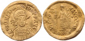 BYZANZ
Anastasius I., 491-518. AV-Solidus 492-507 Constantinopolis, 8. Offizin Vs.: D N ANASTA-SIVS PP AVC, gepanzerte und drapierte Büste mit Helm, ...