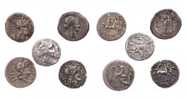 Lot, römische Münzen Denare der Römischen Republik, darunter C. Iulius Caesar. 5 Stück ge-ss