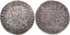 SACHSEN SACHSEN, KURFÜRSTENTUM
Johann Georg I., 1615-1656. Taler 1631 HI Dresden, Mzz. gekreuzte Zainhaken Vs.: geharnischtes Hüftbild mit Kurschwert...