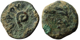 JUDAEA, Procurators. Pontius Pilate (26-36 CE). Jerusalem mint
AE Prutah (16mm, 2,15g)
Obv: TIBEPIOY KAICΑΡΟC. Lituus. 
Rev: (date) Legend within wrea...