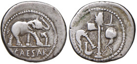 Cesare (+ 44 a.C.) Denario (49-48 a.C.) Elefante andante a d. - R/ Strumenti sacrificali - B. 9; Cr. 443/1 AG (g 3,73)

MB