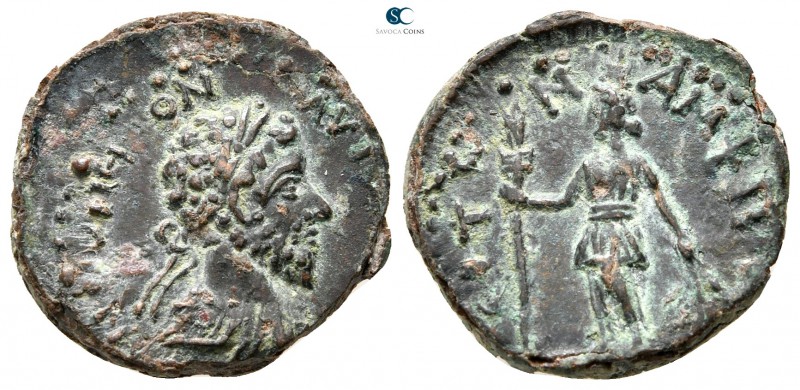 Macedon. Amphipolis. Commodus AD 180-192. 
Bronze Æ

18mm., 4,46g.



ver...