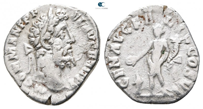 Commodus AD 180-192. Rome
Denarius AR

17mm., 2,17g.



nearly very fine