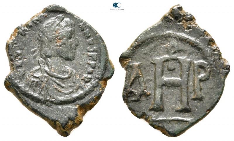 Justinian I. AD 527-565. Thessalonica
8 Nummi AE

21mm., 2,73g.



very f...